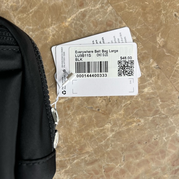 🖤One Left🖤LARGE Lululemon Everywhere Belt Bag-Black - Picture 6 of 6